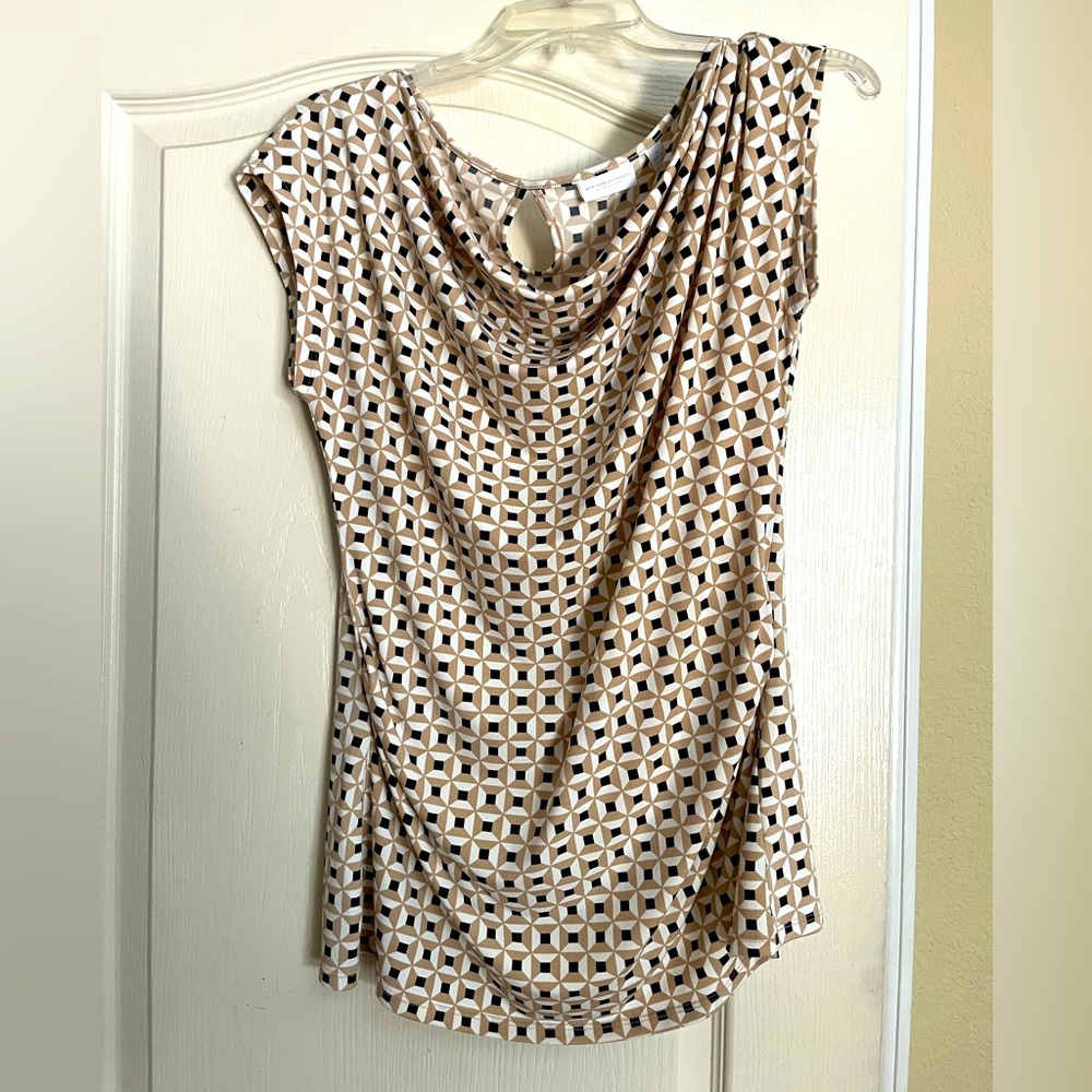 Women’s Sz M polyester 5 % spandex blouse !